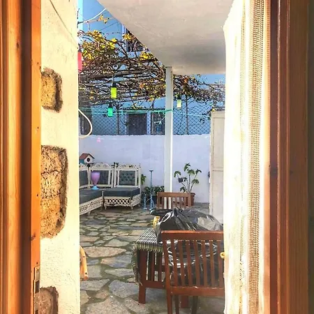 5 Ξενοδοχείο *